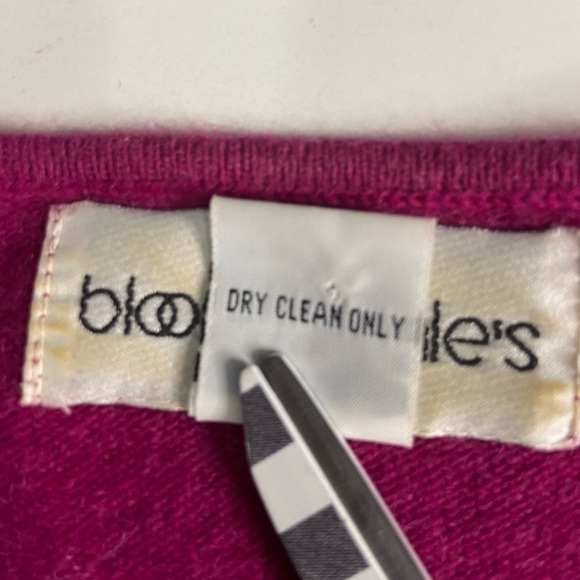 Bloomingdale’s 100% Cashmere Magenta Sweater Size Medium - Picture 3 of 5